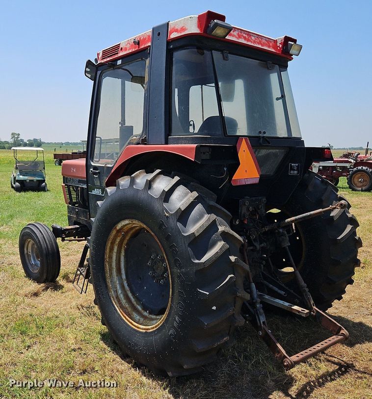image for item LL9260 1990 Case IH 685  tractor