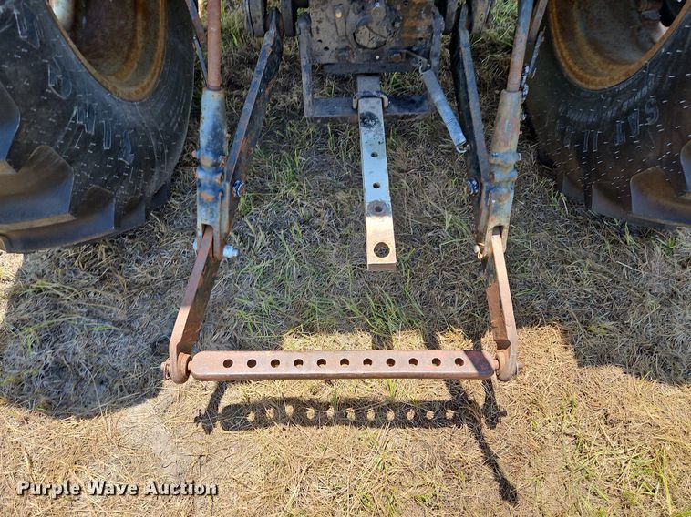 image for item LL9260 1990 Case IH 685  tractor