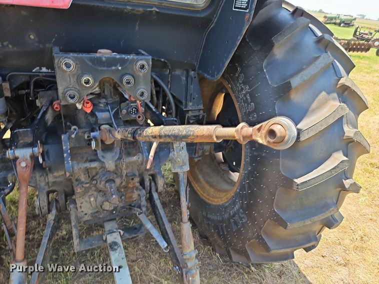 image for item LL9260 1990 Case IH 685  tractor