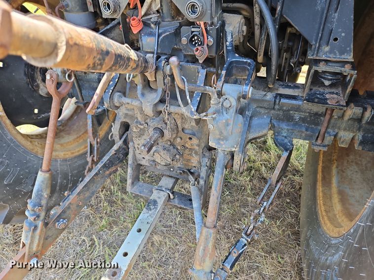 image for item LL9260 1990 Case IH 685  tractor