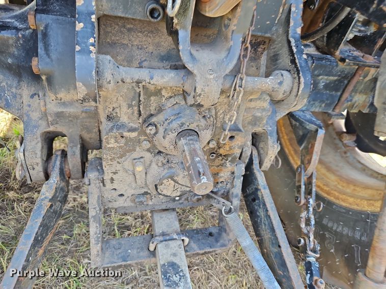 image for item LL9260 1990 Case IH 685  tractor