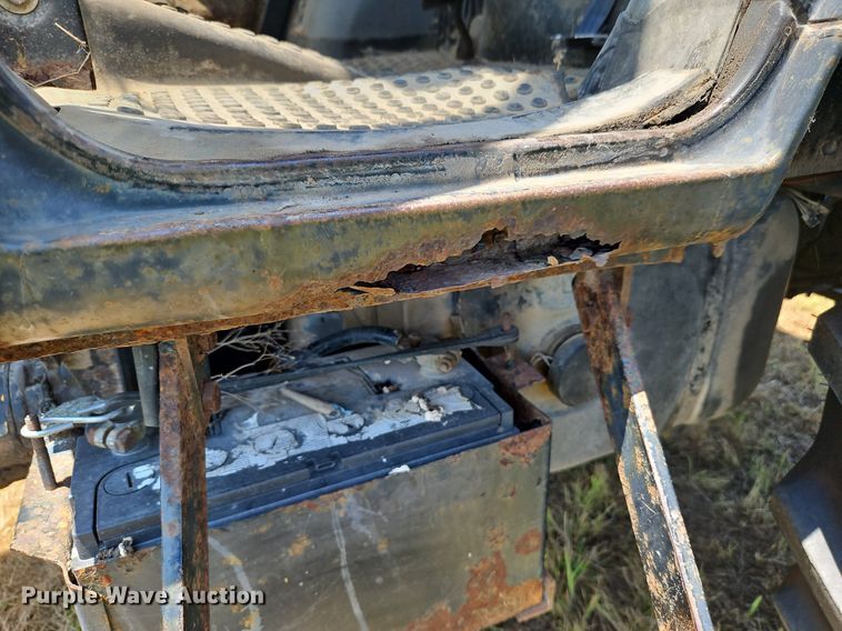 image for item LL9260 1990 Case IH 685  tractor