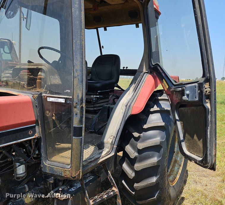 image for item LL9260 1990 Case IH 685  tractor