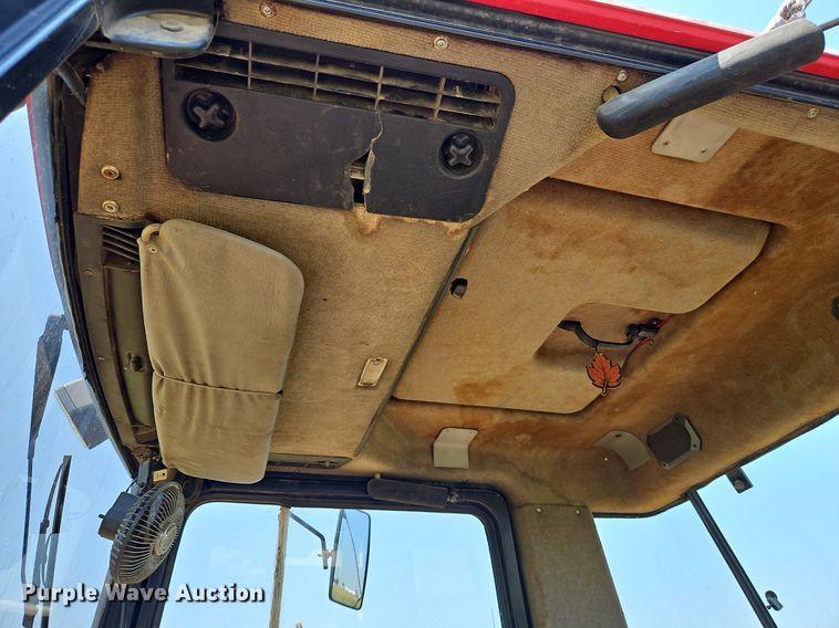 image for item LL9260 1990 Case IH 685  tractor