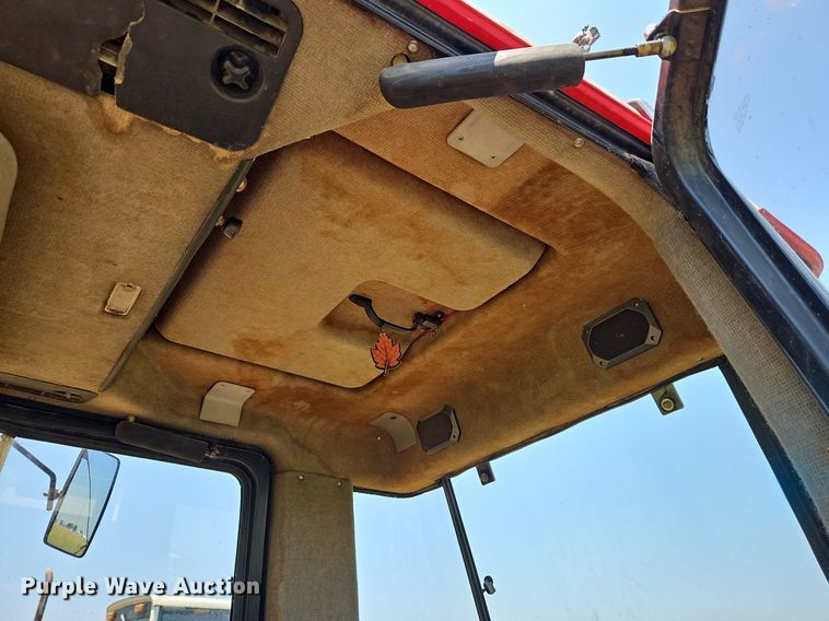 image for item LL9260 1990 Case IH 685  tractor