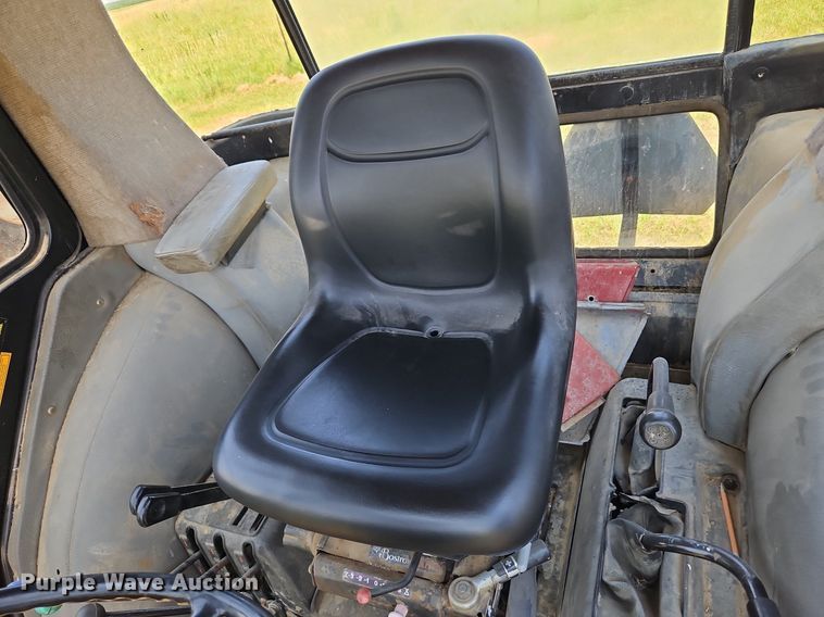 image for item LL9260 1990 Case IH 685  tractor
