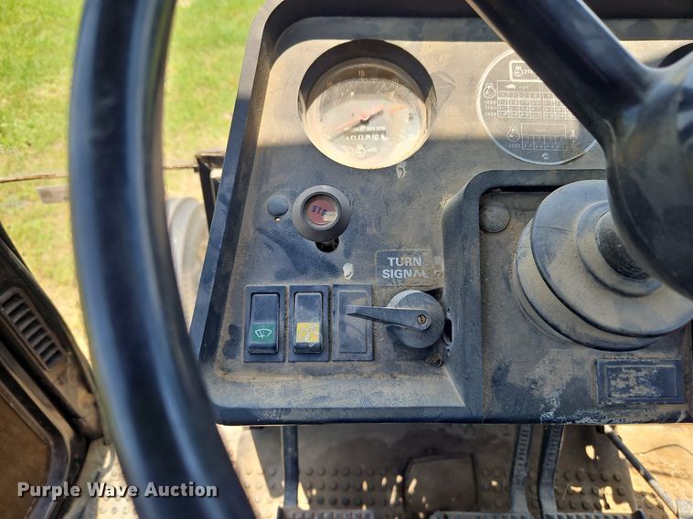 image for item LL9260 1990 Case IH 685  tractor