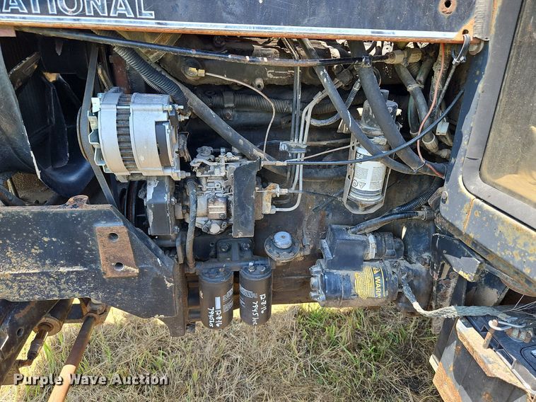 image for item LL9260 1990 Case IH 685  tractor