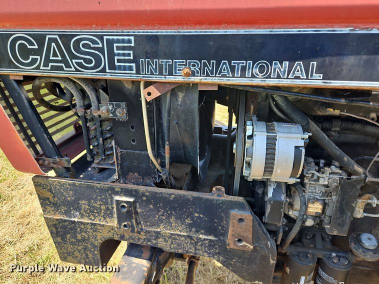 image for item LL9260 1990 Case IH 685  tractor