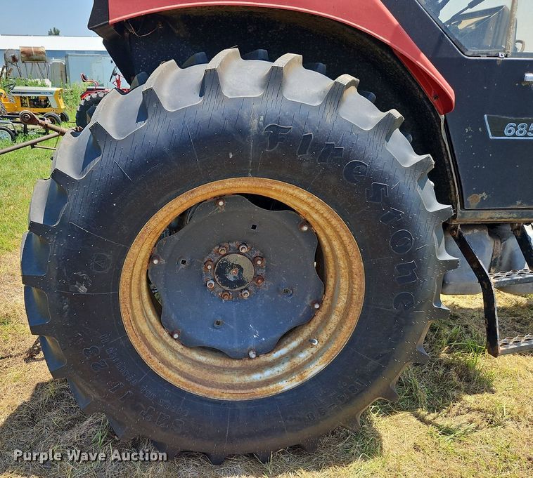 image for item LL9260 1990 Case IH 685  tractor