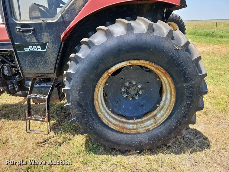 image for item LL9260 1990 Case IH 685  tractor