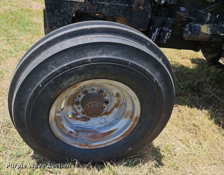 image for item LL9260 1990 Case IH 685  tractor