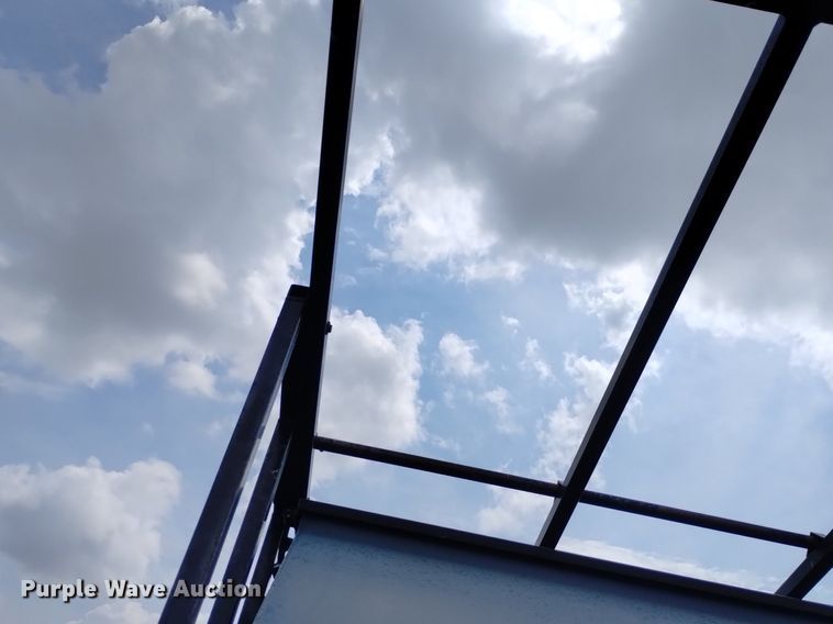 image for item LP9641 L-H  creep feeder