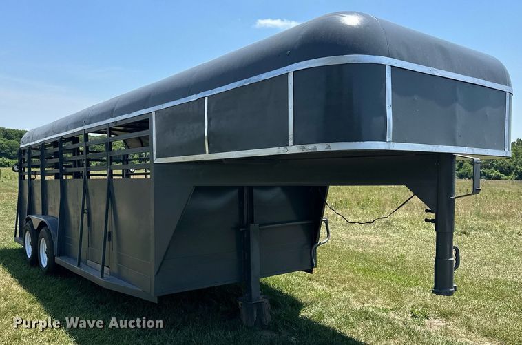 image for item LP9988 1987 Ponderousa  livestock trailer