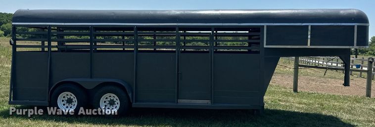 image for item LP9988 1987 Ponderousa  livestock trailer