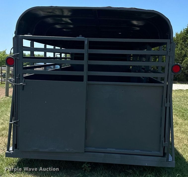 image for item LP9988 1987 Ponderousa  livestock trailer