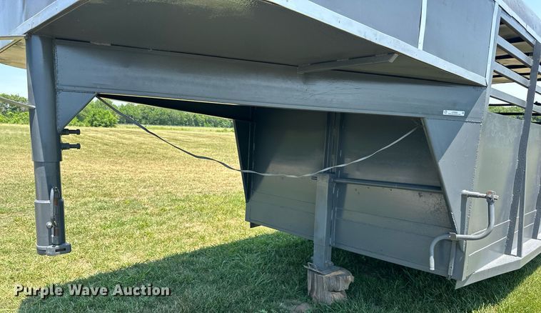 image for item LP9988 1987 Ponderousa  livestock trailer