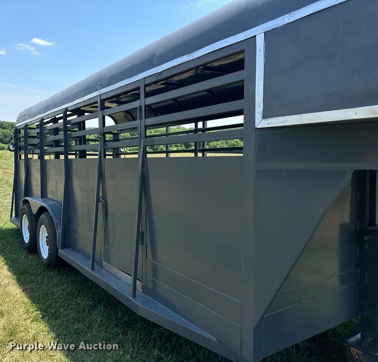 image for item LP9988 1987 Ponderousa  livestock trailer