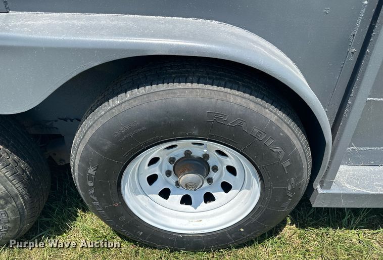 image for item LP9988 1987 Ponderousa  livestock trailer