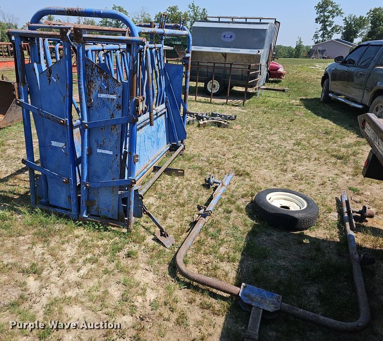 image for item LW9758 Priefert  livestock squeeze chute