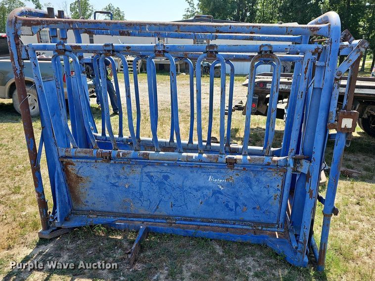 image for item LW9758 Priefert  livestock squeeze chute