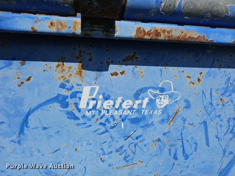 image for item LW9758 Priefert  livestock squeeze chute