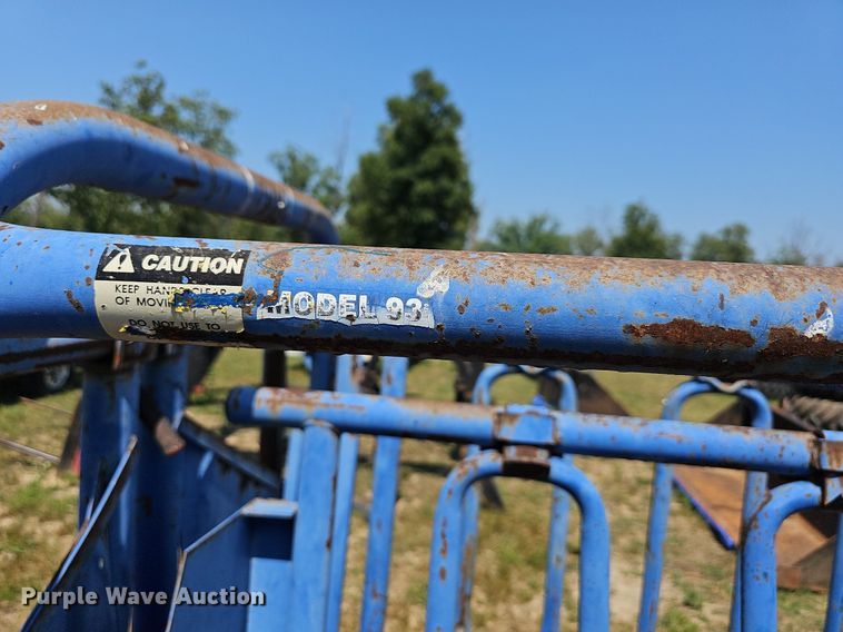 image for item LW9758 Priefert  livestock squeeze chute