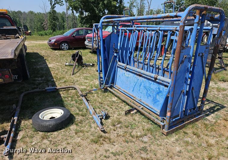 image for item LW9758 Priefert  livestock squeeze chute