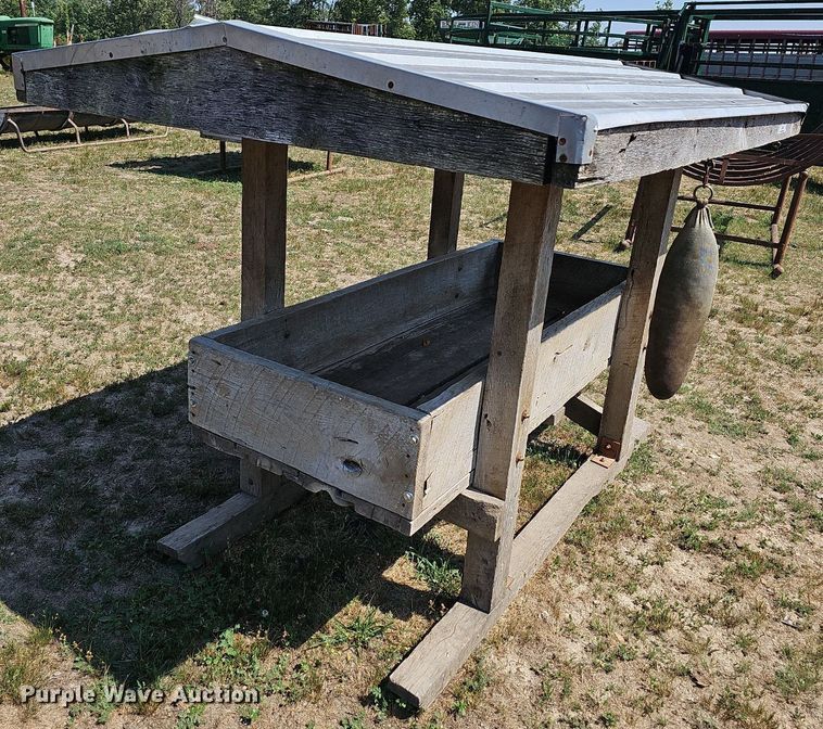 image for item LW9765 Livestock equipment