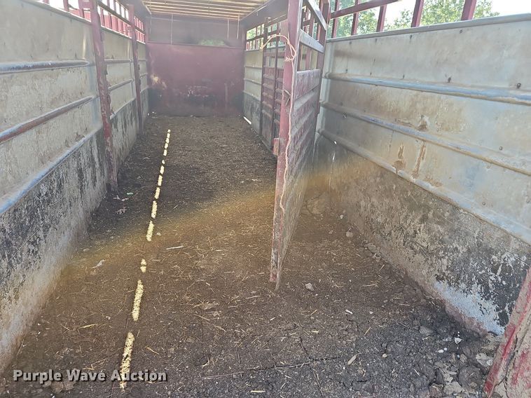 image for item LW9768 2007 Travalong Advantage  livestock trailer