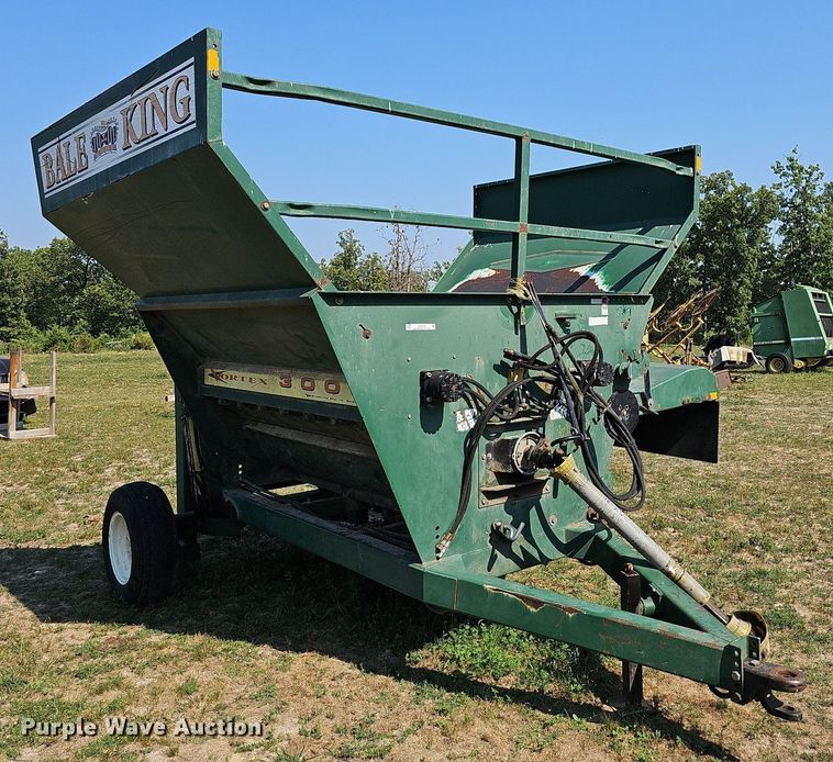 image for item LW9770 Bale King  bale processor