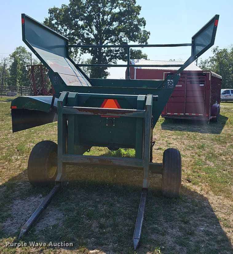 image for item LW9770 Bale King  bale processor