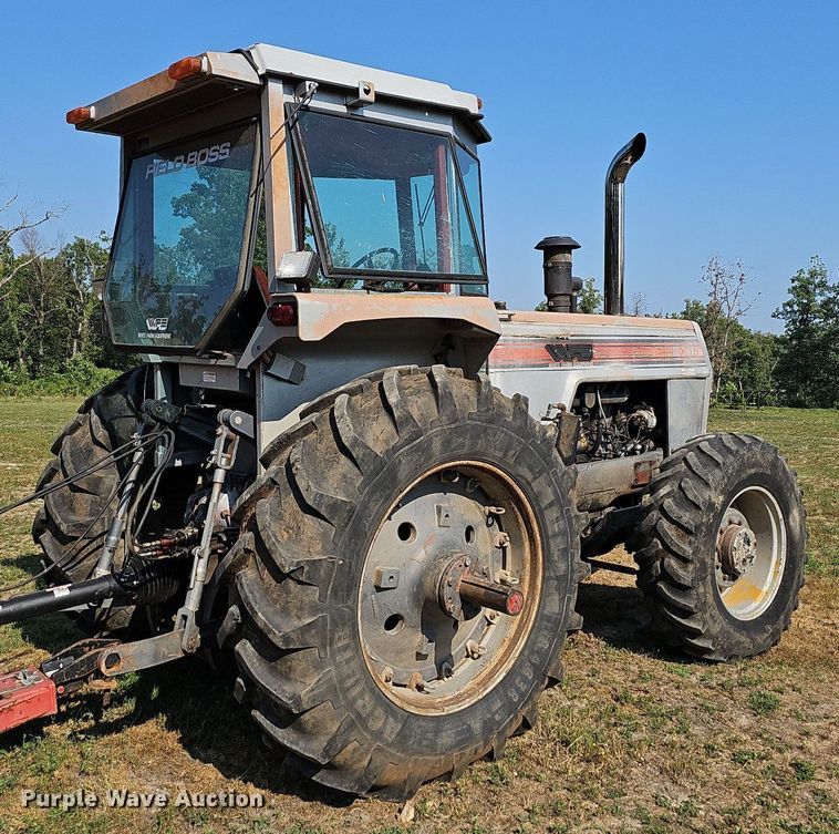image for item LW9774 1983 White 2-135 Series 3 Field Boss  MFWD tractor