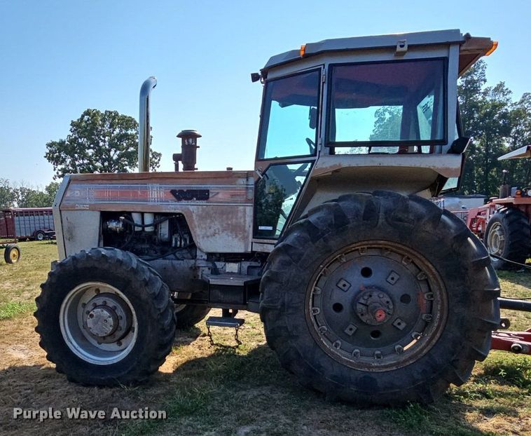 image for item LW9774 1983 White 2-135 Series 3 Field Boss  MFWD tractor