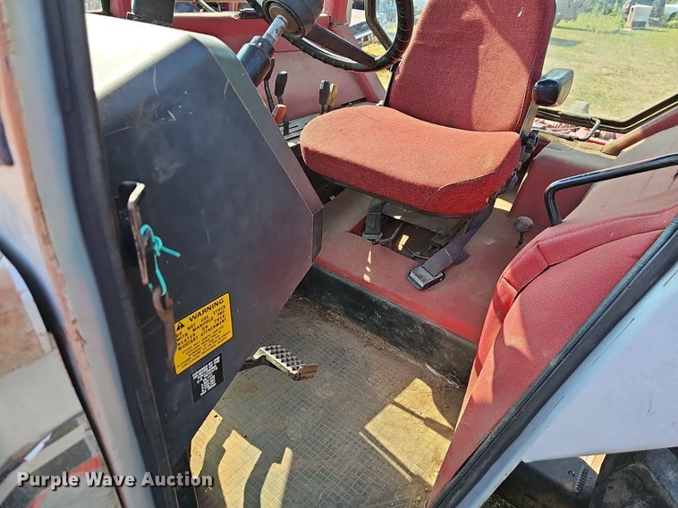 image for item LW9774 1983 White 2-135 Series 3 Field Boss  MFWD tractor