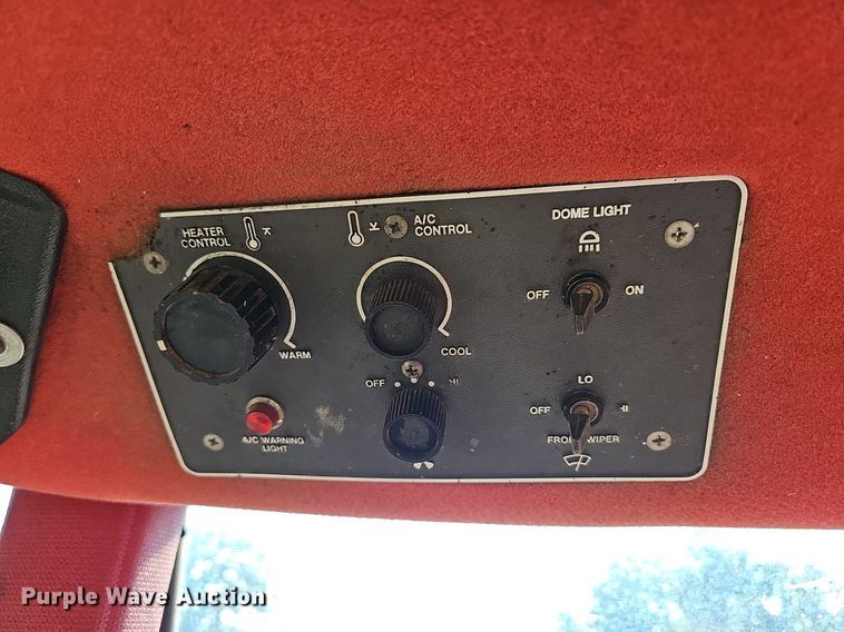 image for item LW9774 1983 White 2-135 Series 3 Field Boss  MFWD tractor