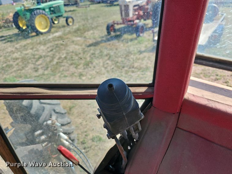 image for item LW9774 1983 White 2-135 Series 3 Field Boss  MFWD tractor