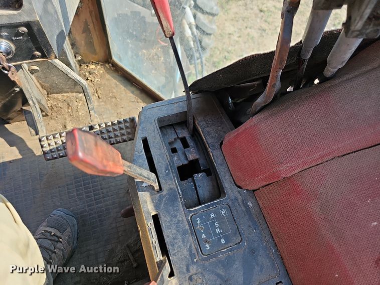 image for item LW9774 1983 White 2-135 Series 3 Field Boss  MFWD tractor