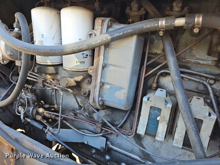 image for item LW9774 1983 White 2-135 Series 3 Field Boss  MFWD tractor