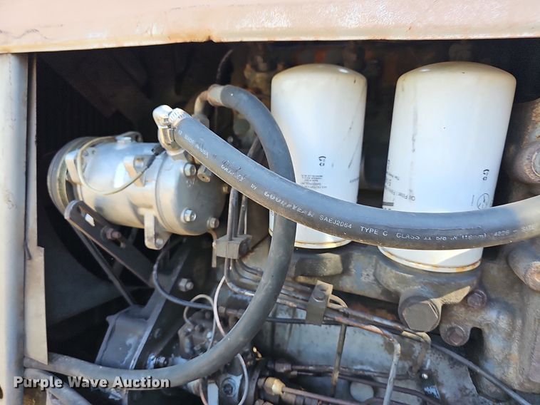 image for item LW9774 1983 White 2-135 Series 3 Field Boss  MFWD tractor