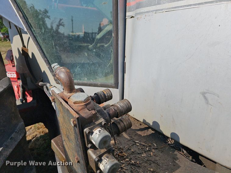 image for item LW9774 1983 White 2-135 Series 3 Field Boss  MFWD tractor