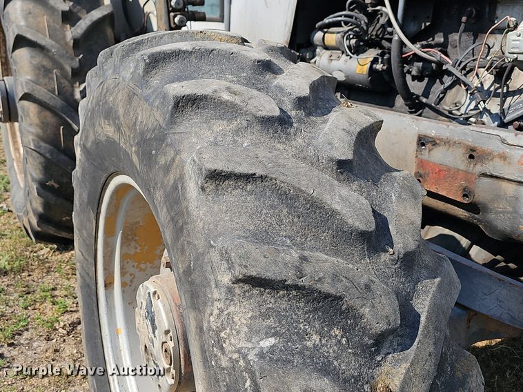 image for item LW9774 1983 White 2-135 Series 3 Field Boss  MFWD tractor