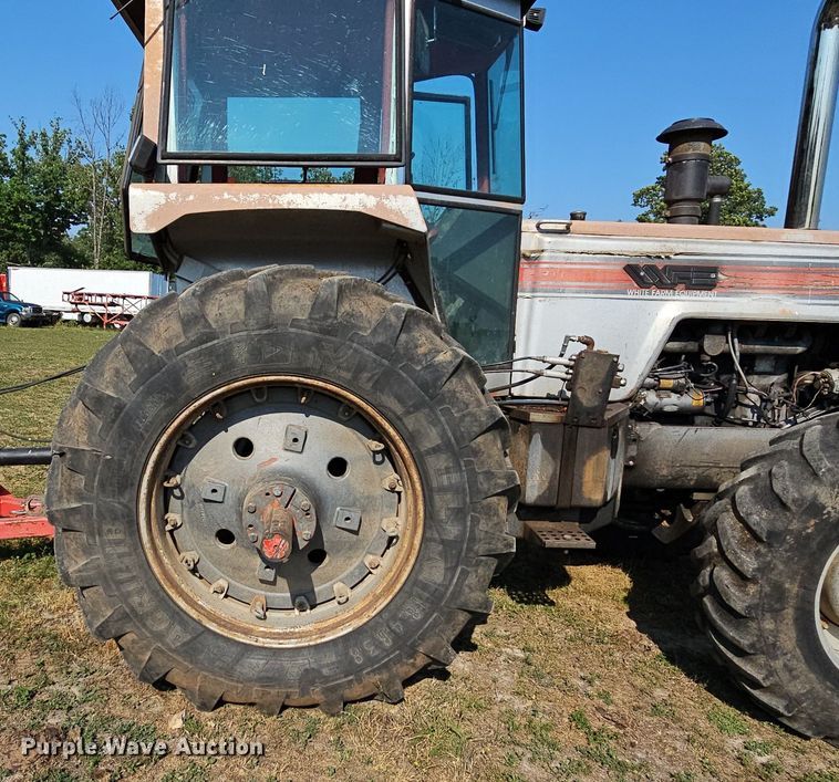 image for item LW9774 1983 White 2-135 Series 3 Field Boss  MFWD tractor