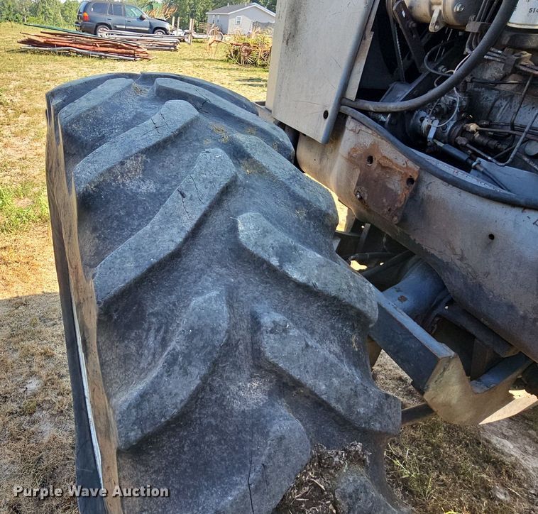 image for item LW9774 1983 White 2-135 Series 3 Field Boss  MFWD tractor