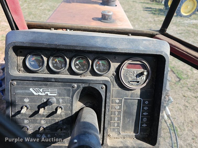 image for item LW9774 1983 White 2-135 Series 3 Field Boss  MFWD tractor