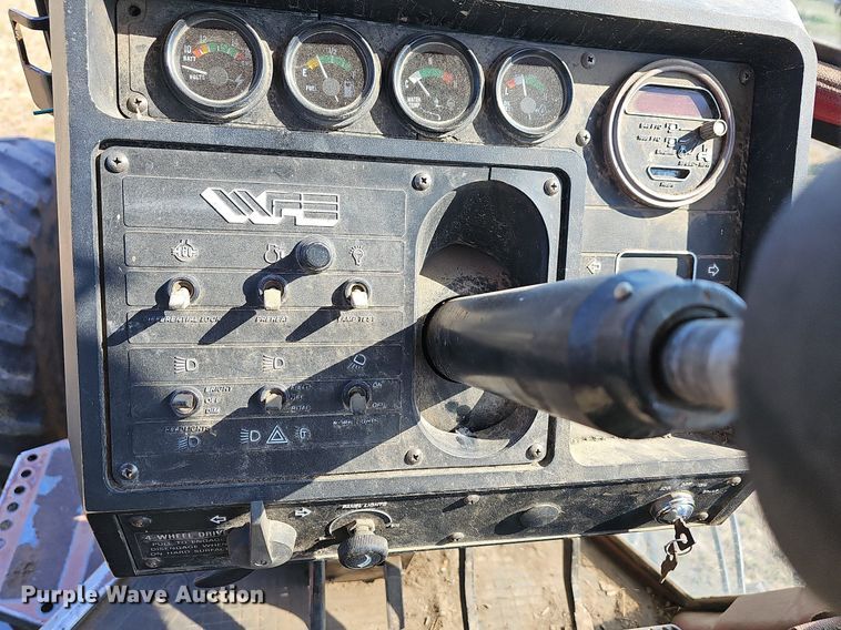 image for item LW9774 1983 White 2-135 Series 3 Field Boss  MFWD tractor