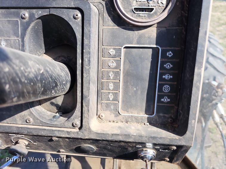 image for item LW9774 1983 White 2-135 Series 3 Field Boss  MFWD tractor