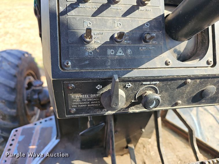 image for item LW9774 1983 White 2-135 Series 3 Field Boss  MFWD tractor