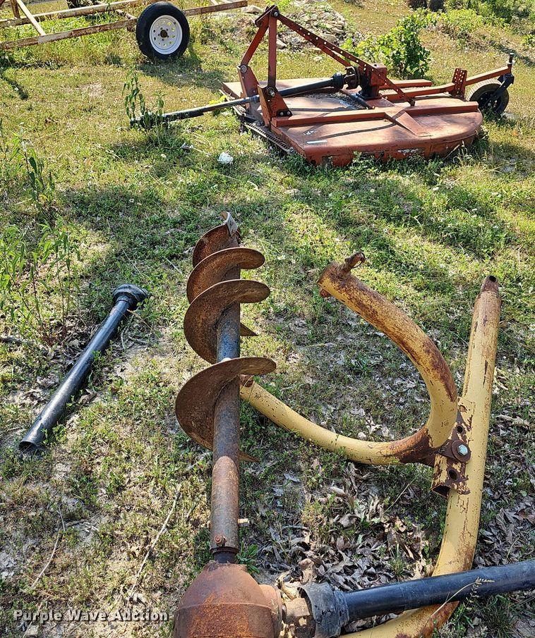 image for item LW9775 (2) pieces of ag equipment