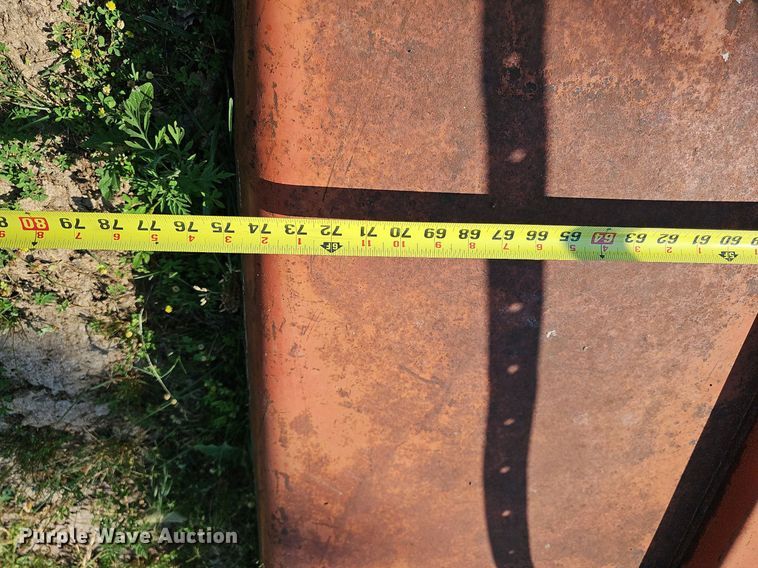 image for item LW9775 (2) pieces of ag equipment